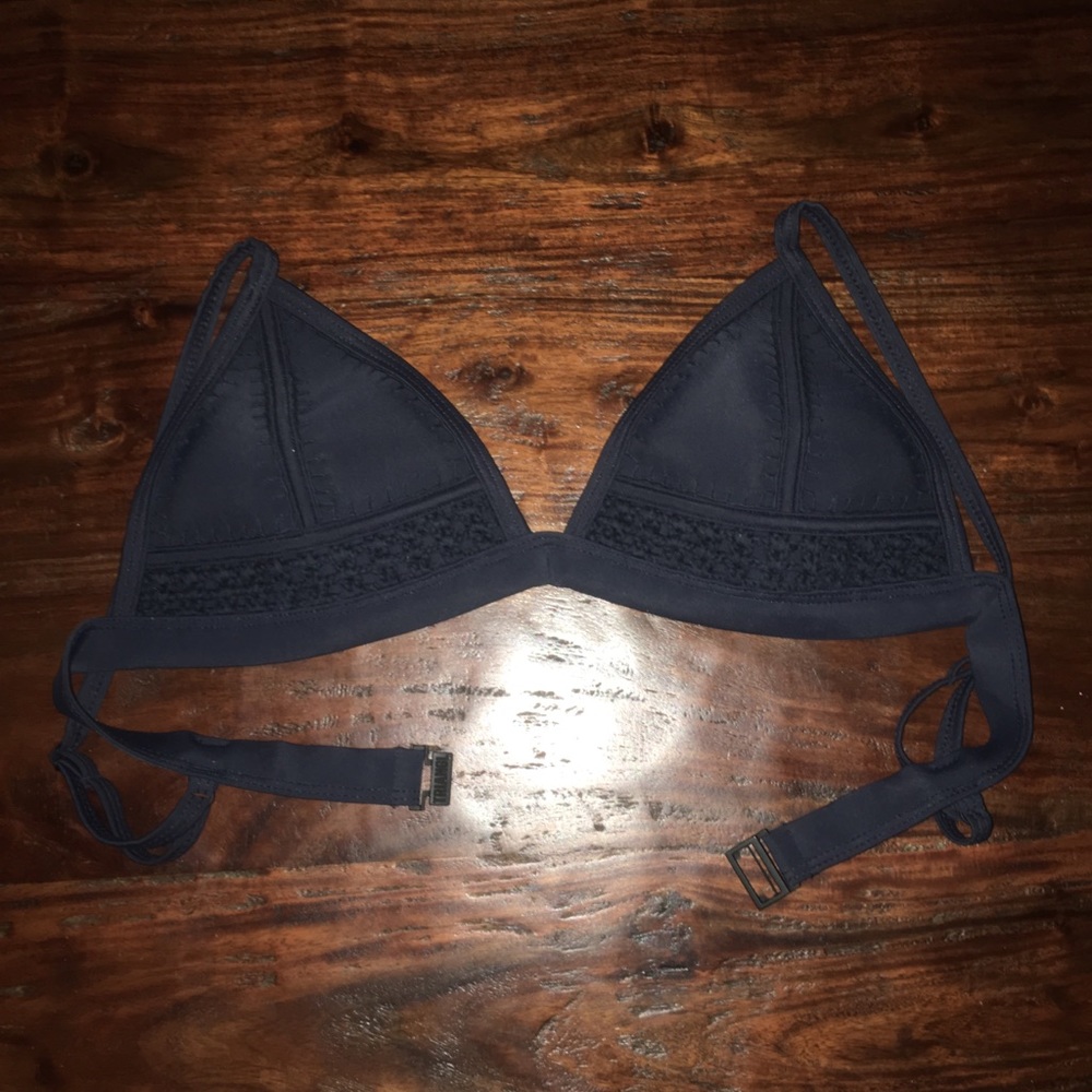 NAVY TRIANGL BIKINI TOP